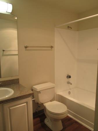2 beds, 1 bath, 868 sqft, $1,725, Unit 102