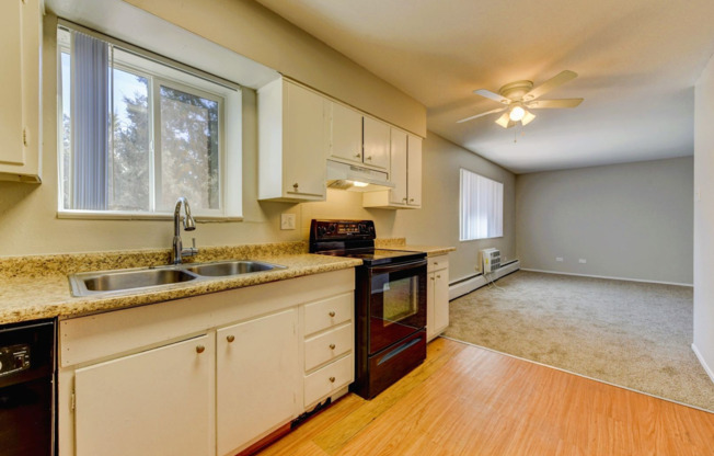 RENT SPECIALS! Spacious 2 bedroom close to Anschutz Medical School, SHOPPING and MORE!
