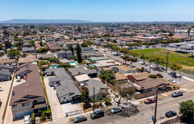 Welcome to 4236 W 129th St – Comfort & Convenience in Hawthorne
