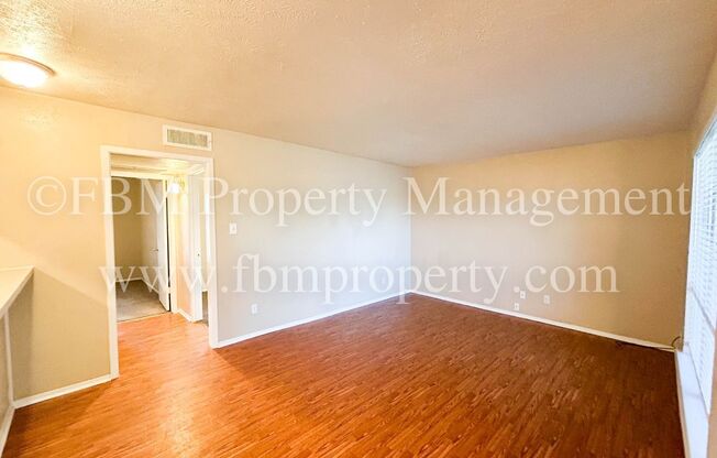 2 beds, 1 bath, 801 sqft, $1,125, Unit 221