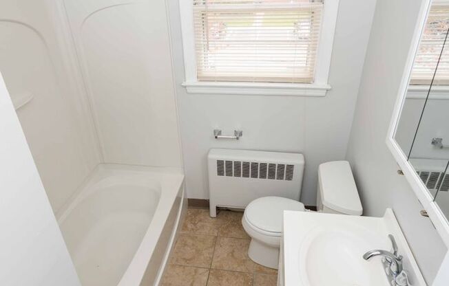 2 beds, 1 bath, $1,895, Unit V-20-2