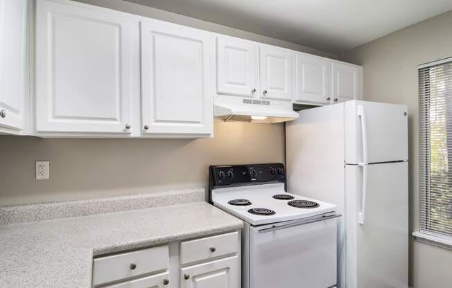 Model_One_Kitchen_1-RiverwoodCrossing-RoswellGA