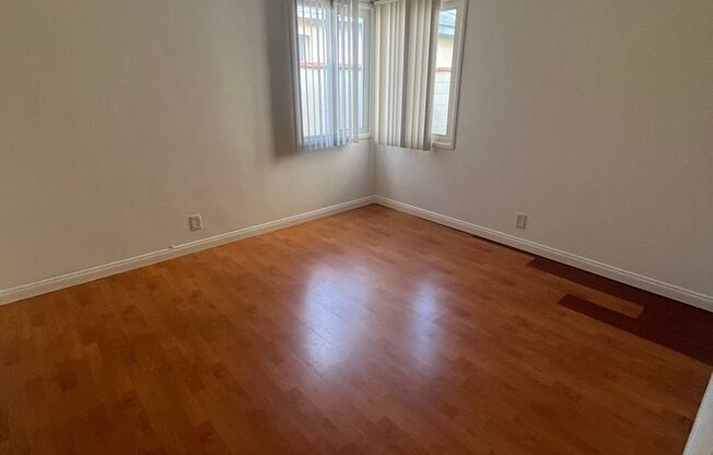 2 beds, 1 bath, $2,350, Unit 01