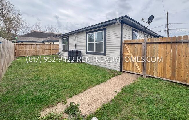 1303 Des Jardines St