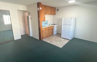 BAY SIDE STUDIO IN MISSION BEACH W/ OFF STREET PARKING - $1,695/mo