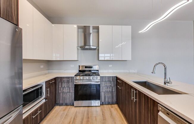 2 beds, 2 baths, 1,365 sqft, $3,100, Unit 306