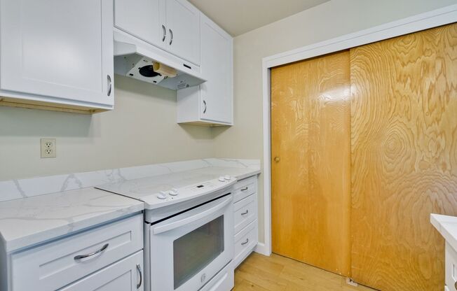 2 beds, 1 bath, $2,950, Unit UNIT 1