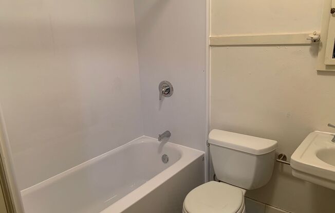 2 beds, 1 bath, $2,350