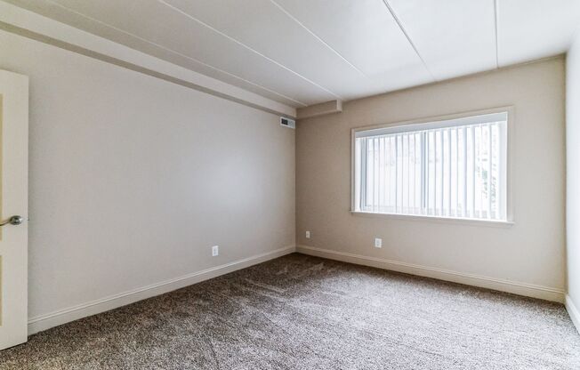 1 bed, 1 bath, 704 sqft, $1,750, Unit F34