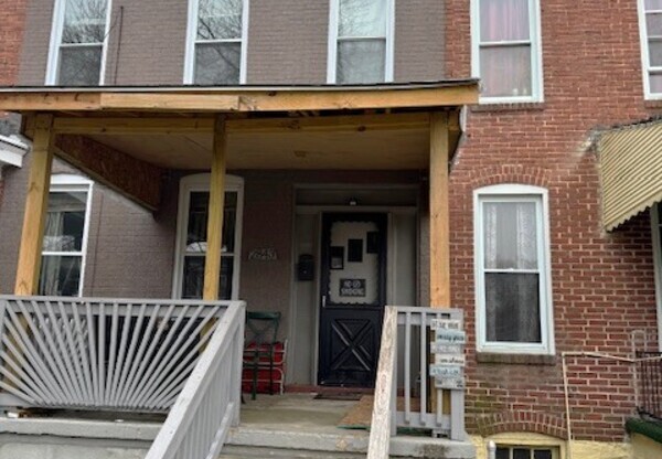 2843 W GARRISON AVE