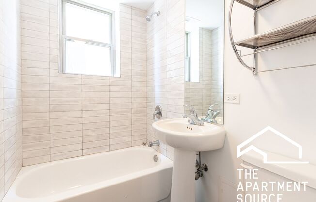 Uptown 1 Bed, Convenient Red Line Location!