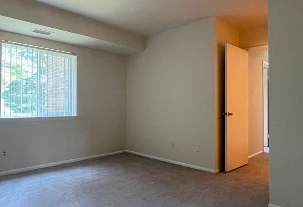 2 beds, 2 baths, 1,000 sqft, $1,950, Unit 14210 #102