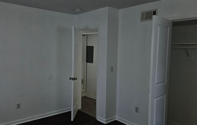 2 beds, 1 bath, $1,050, Unit 702