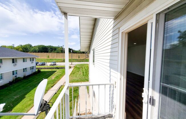 2 beds, 1 bath, 1,027 sqft, $1,299, Unit 5-207