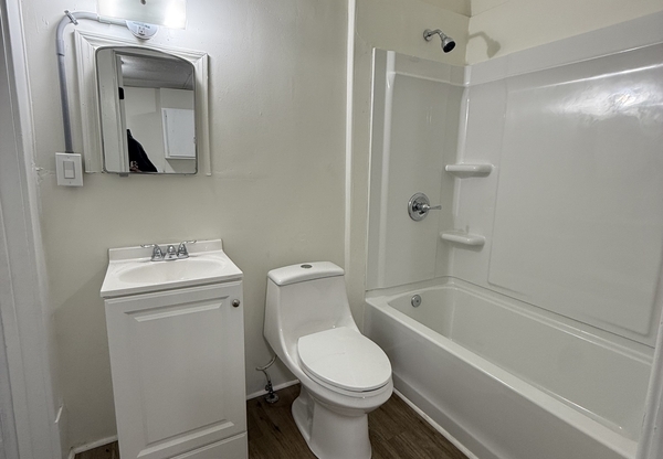1825 N PL 1