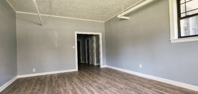 8004 S EBERHART