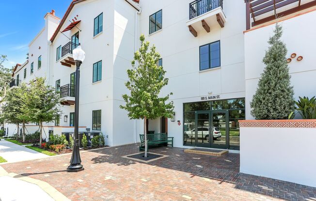 Experience Modern Luxury at Smith & Main: Premier Living in Downtown Winter Garden