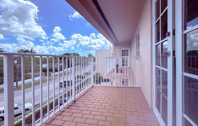 2 beds, 2 baths, 910 sqft, $2,700