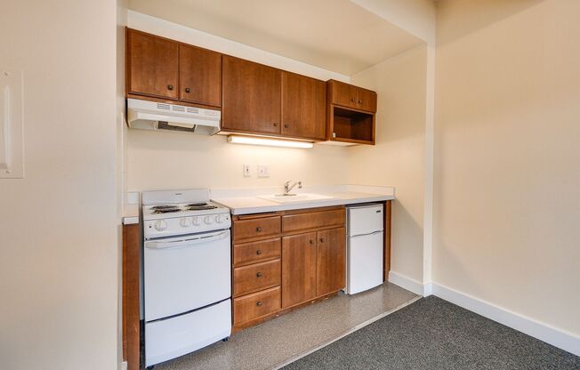 Studio, 1 bath, 285 sqft, $955, Unit 307