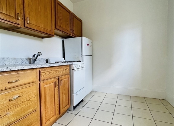 1 bed, 1 bath, 600 sqft, $2,800, Unit 15
