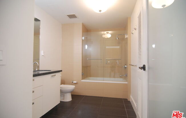 1 bed, 1 bath, 470 sqft, $1,900, Unit 608