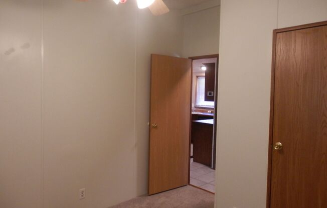 3 beds, 2 baths, $1,300