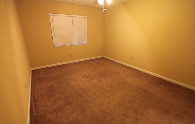 3 beds, 2 baths, $1,250, Unit # 9 B