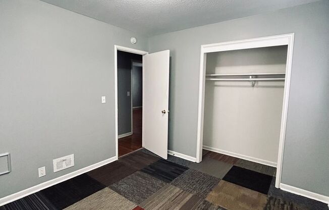 2 beds, 1 bath, $825, Unit 8121