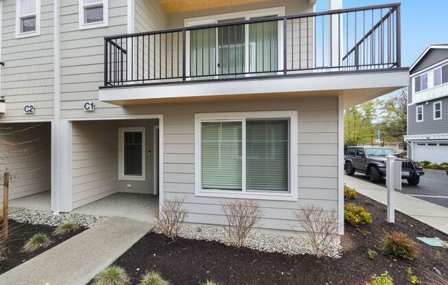 Newly Built 4-Bedroom Townhome with Modern Amenities