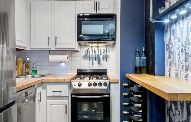 252 W 74 ST