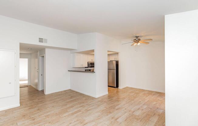 2 beds, 2 baths, 880 sqft, $3,020