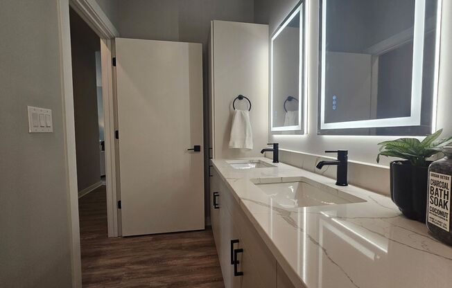 1 bed, 1 bath, 904 sqft, $1,695, Unit 217