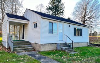 1 bed, 1 bath, $800, Unit 121 Cotter Rd / Cottage