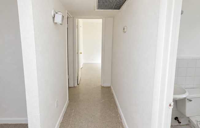 3 beds, 2 baths, 800 sqft, $1,883, Unit 1217/207