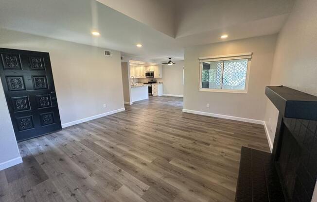 367 N MELROSE DR