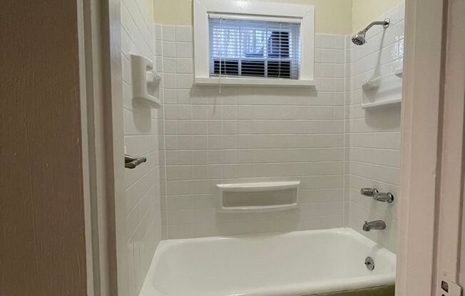 Studio, 1 bath, 260 sqft, $925, Unit 8