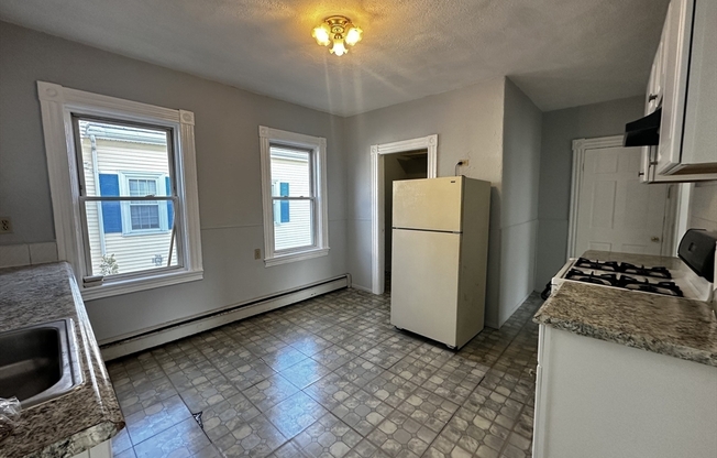 4 beds, 1 bath, 1,100 sqft, $3,000, Unit 3