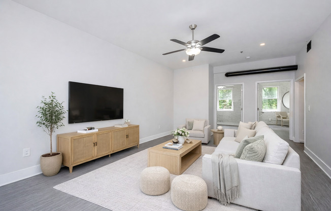 2 beds, 2 baths, 950 sqft, $2,600, Unit 320