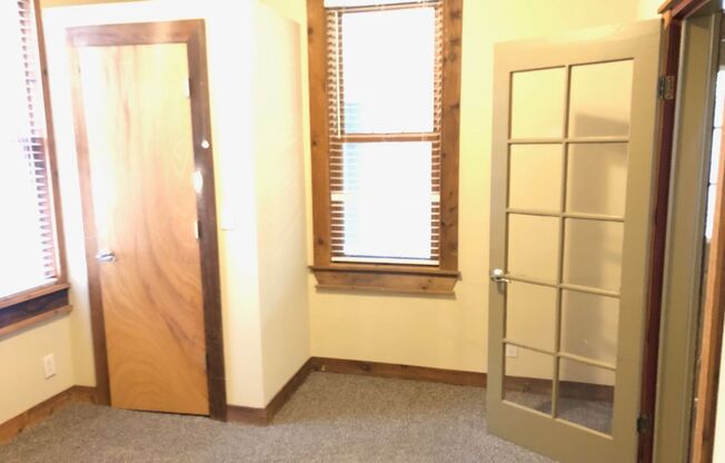 2 beds, 1 bath, $1,250