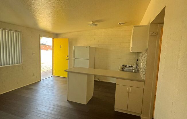 Studio, 1 bath, 320 sqft, $995, Unit 1