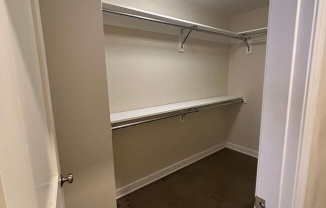 1 bed, 1 bath, 691 sqft, $1,875, Unit #906