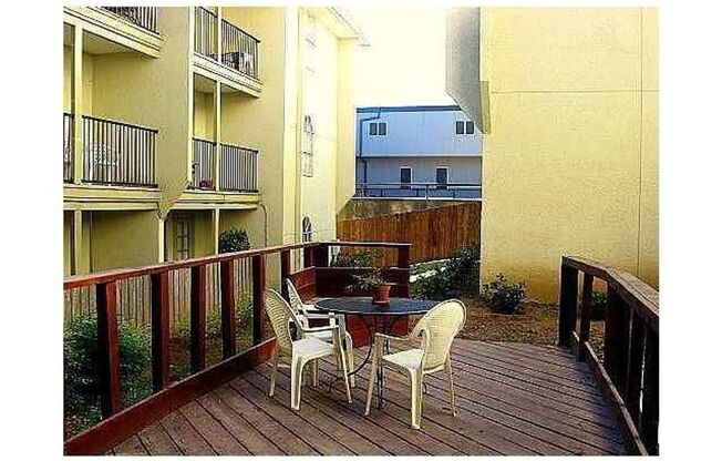 $500 OFF FIRST MONTHS RENT! Spacious 2-bedroom, 2-bath condo!