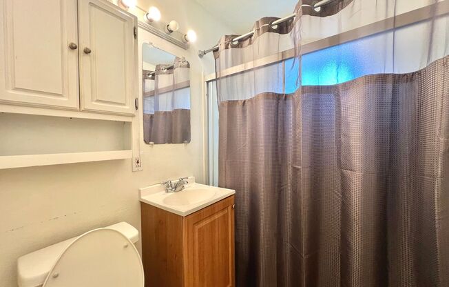 2 Bedroom Home with Spacious Backyard