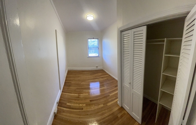 3 beds, 1 bath, $2,900, Unit 1