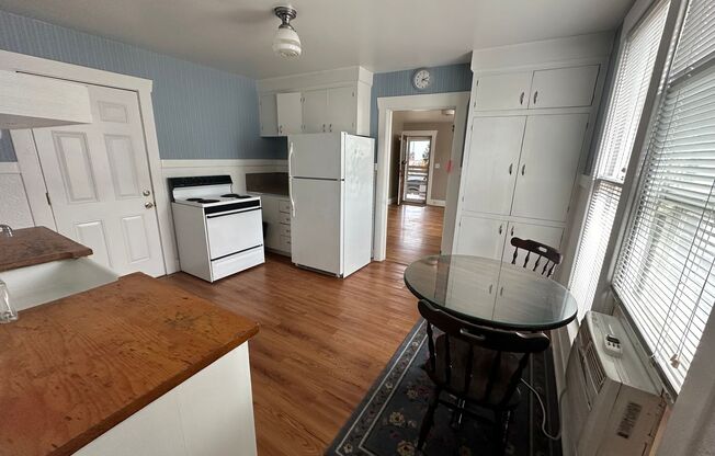 1 bed, 1 bath, $850, Unit #1