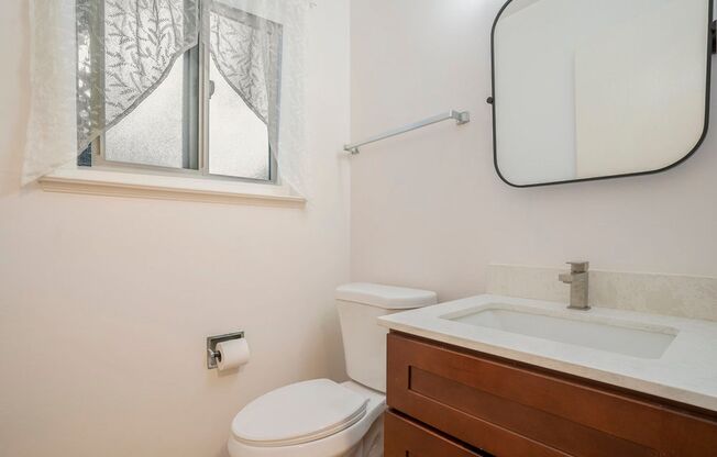 1117 Park Ave #D - 2 bedroom | 1.5 bath | Townhouse style apartment