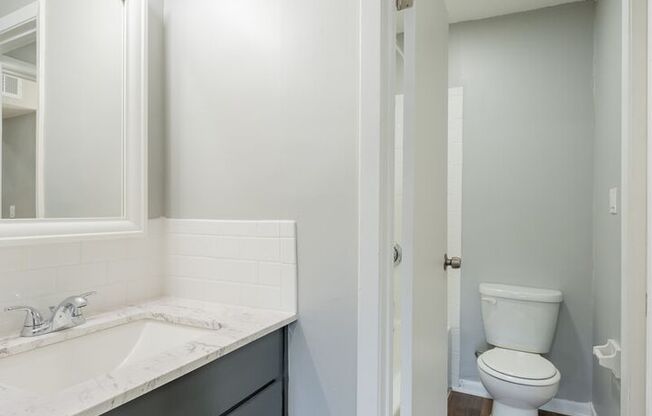 2 beds, 1 bath, 886 sqft, $1,125, Unit 421-25