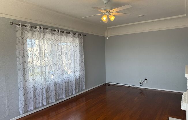 Beautiful 2 bedroom 1 bathroom upstairs apartment