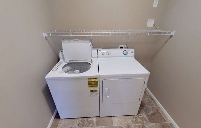 Washer Dryer at Cascades of Mandan, Mandan, ND, 58554