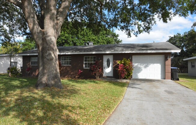 WINTER PARK 3br 2ba with BONUS ROOM and UPDATED KITCHEN!!